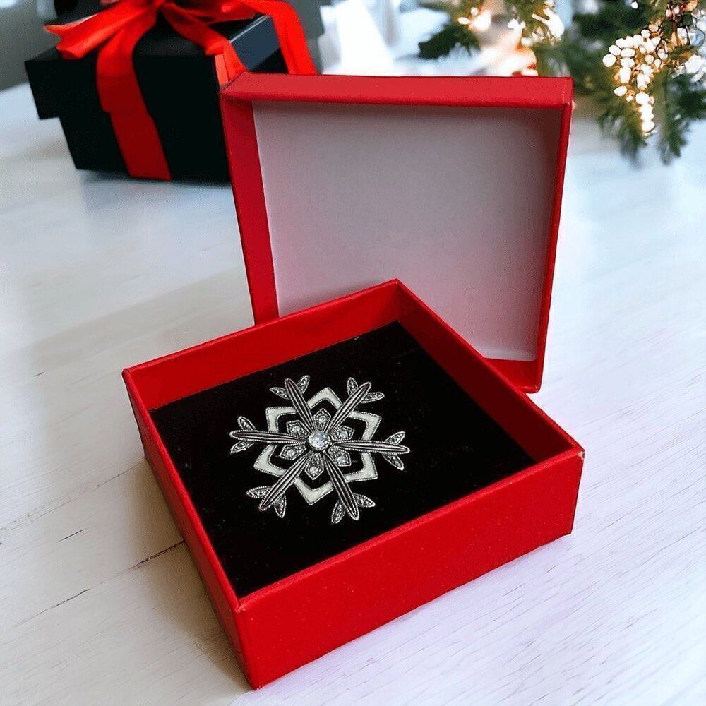Lia Sophia Women Brooch Lapel Pin/Silver Snowflake Pearl/Enamel‎ Rhinestones